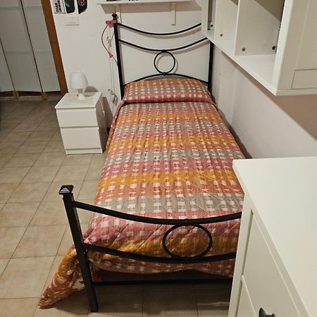 Stanza In Appartamento Privato Zona San Vitale Болонья Экстерьер фото